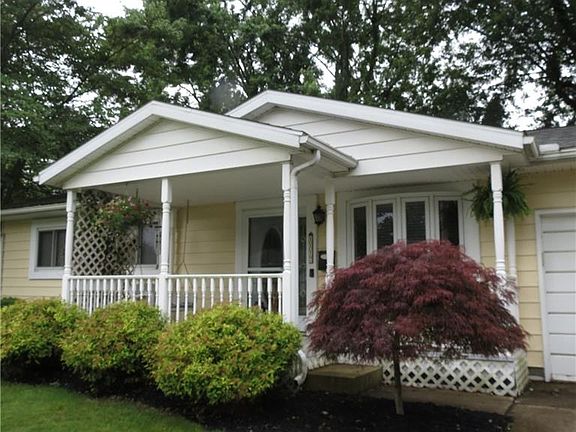 3rd image of 1117 Hawthorne Dr