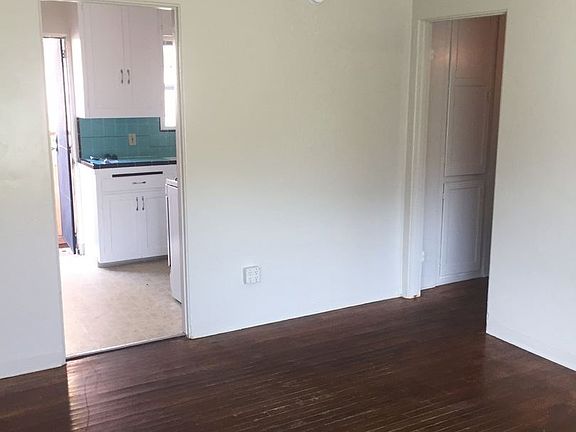2nd image of 3977 32nd St