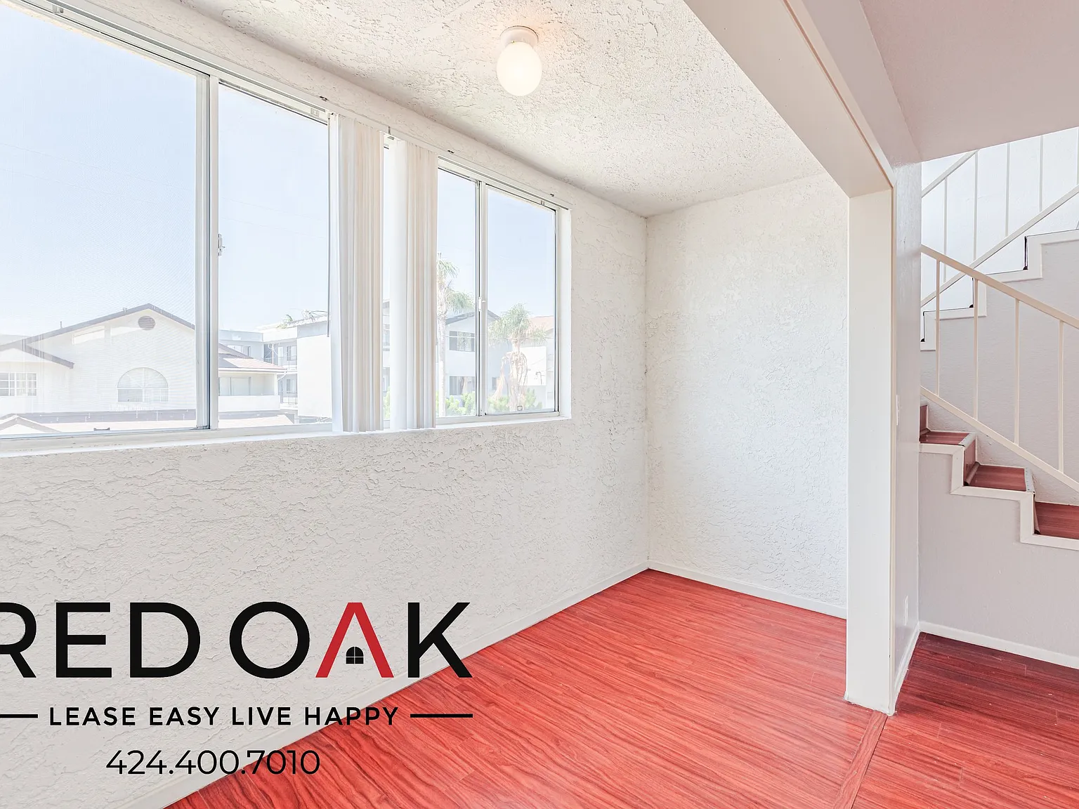 Charming 3-Bed with Dishwasher, Central AC, and On-Site Laundry in the Heart of Hawthorne! — Photo 1