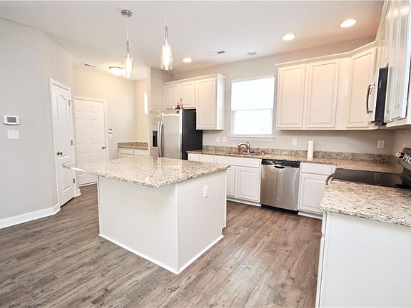 5th image of 337 Goldenstar Ln