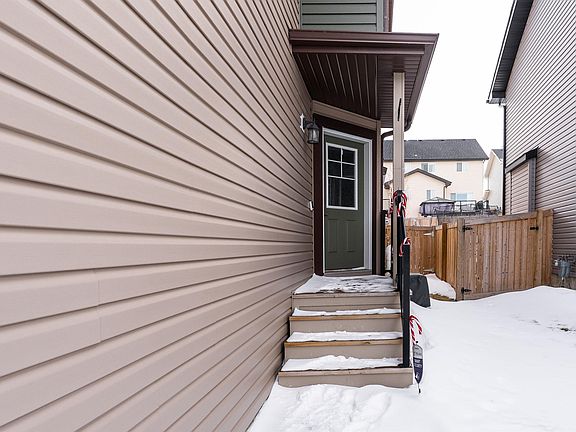 2nd image of 121 Abbey Rd