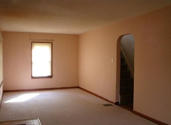 4th image of 2505 S Market St