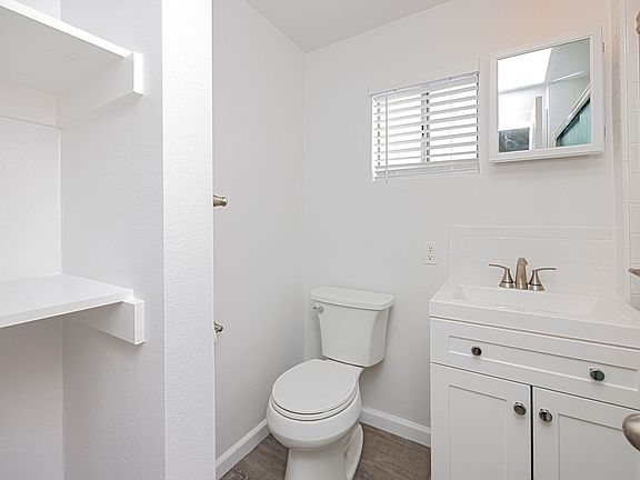 2nd image of 1910 Court Ave #B