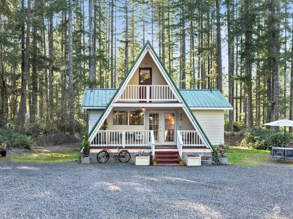 241 NE Collins Lake Drive, Tahuya, WA 98588