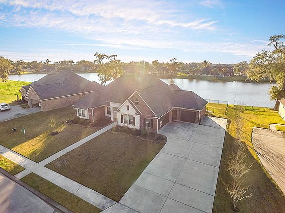 5th image of 303 Arrowhead Dr