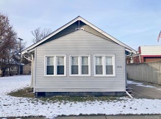 7599 Toepfer Rd, Warren, MI 48091