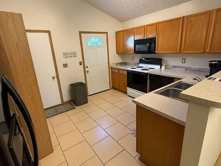 8282 Mira St — Photo 13