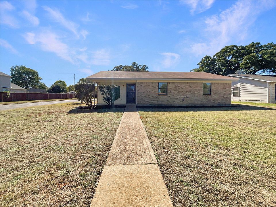 1st image of 928 Shady Oaks Dr