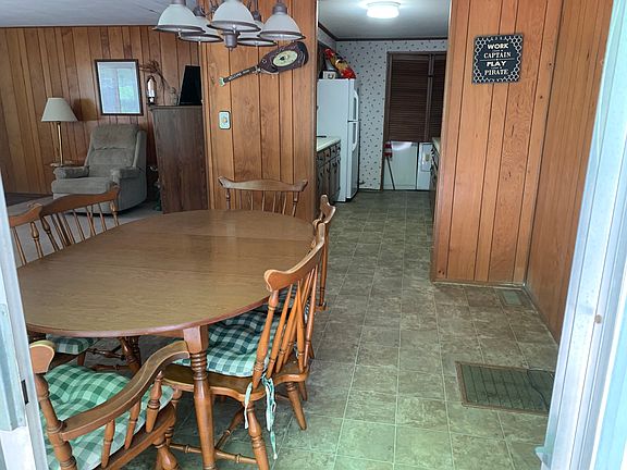 4th image of 727 Justin Ln