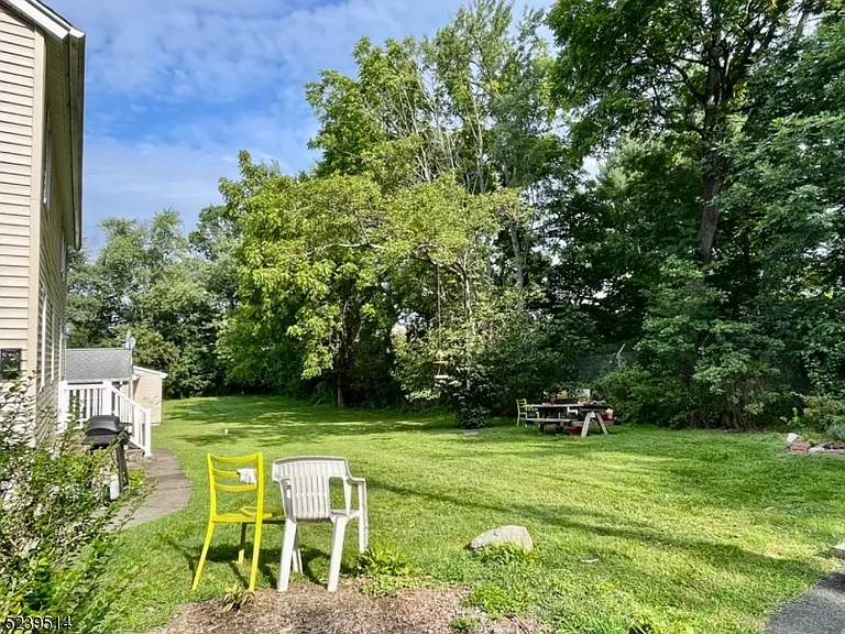 96 Burnet Rd — Photo 10