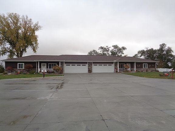 2nd image of 913 Tamarack Ln