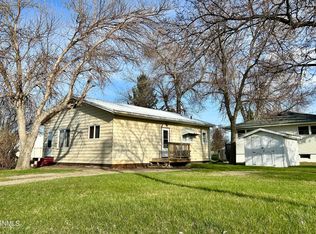 409 Roosevelt Ave, Underwood, ND 58576