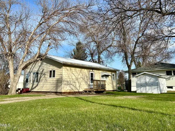 409 Roosevelt Ave, Underwood, ND 58576