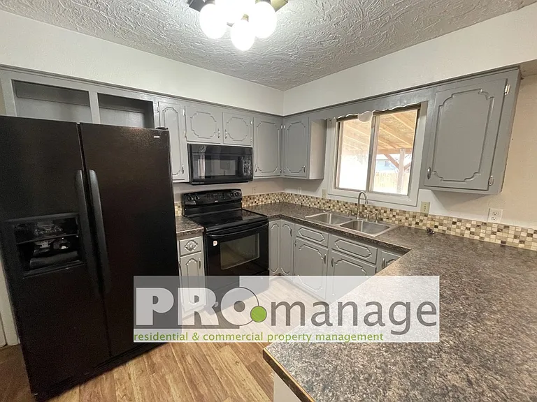 220 N Ladino Dr — Photo 4