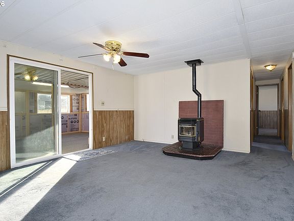 4th image of 900 NE Francis Ave