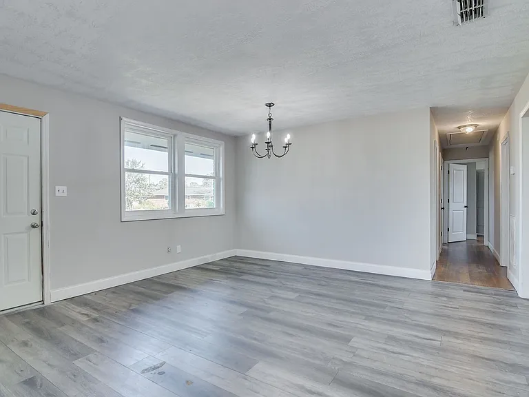 208 Maywood Dr — Photo 12