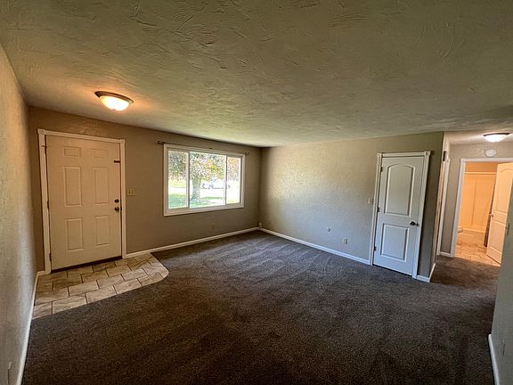2nd image of 117 Darin Ct #117