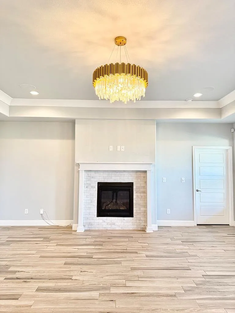 4 bed, 2.0 bath, 2093 sqft, $3,000 — Photo 4