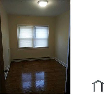 4th image of 2424 Benderwirt Ave APT 4