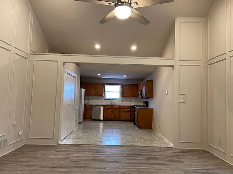 2303 Markland St — Photo 6