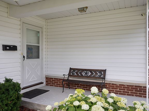 4th image of 1116 Maple Ln