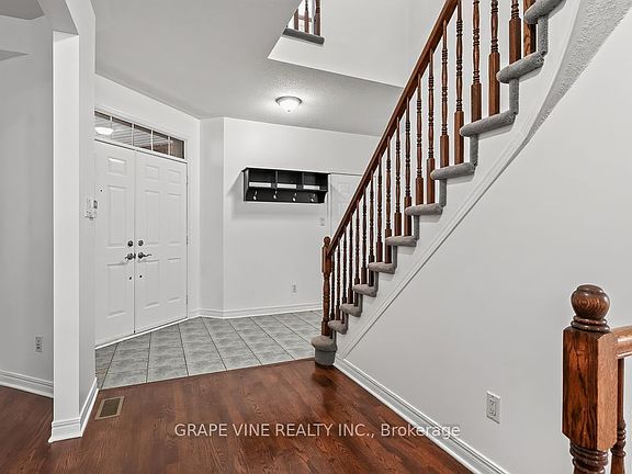 5th image of 105 Rowallen Pl