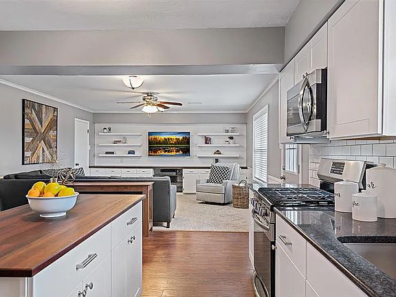 3rd image of 1812 North Pl