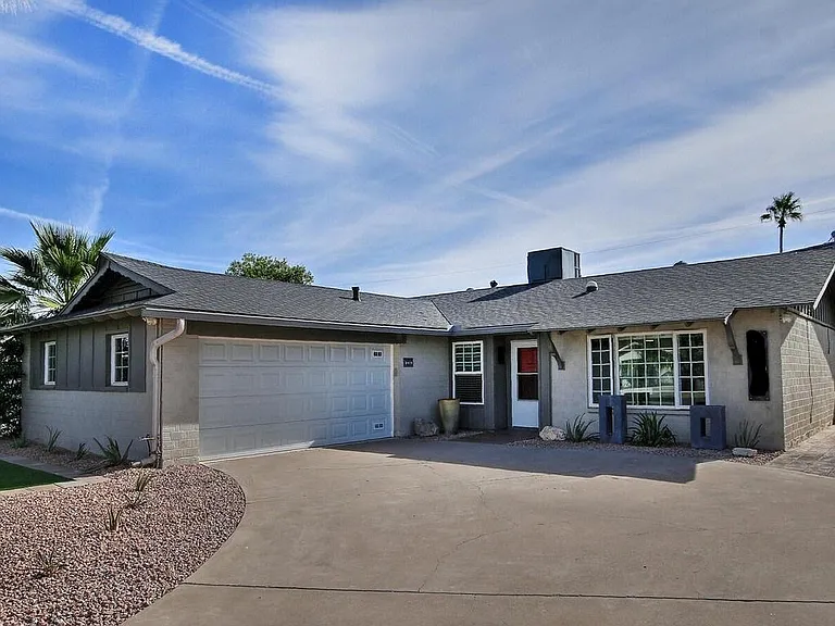 8419 E San Miguel Ave — Photo 1