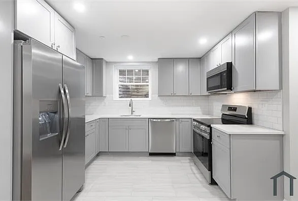 3 bed, $3,350 — Photo 1