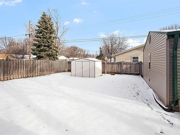 4th image of 663 Suburban Dr