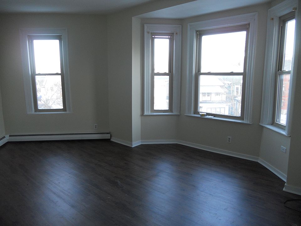 1st image of 425 Porter Ave APT 207