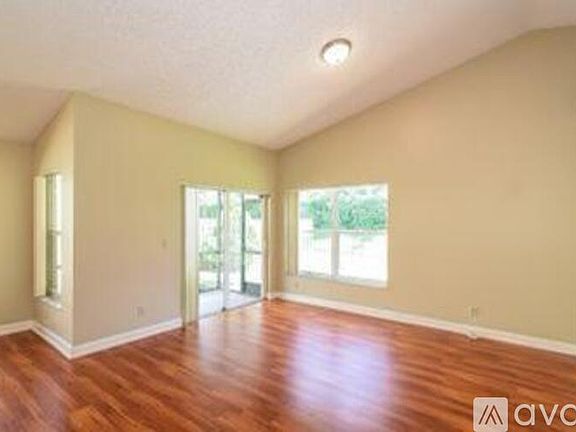 5th image of 8941 Lake Park Cir N