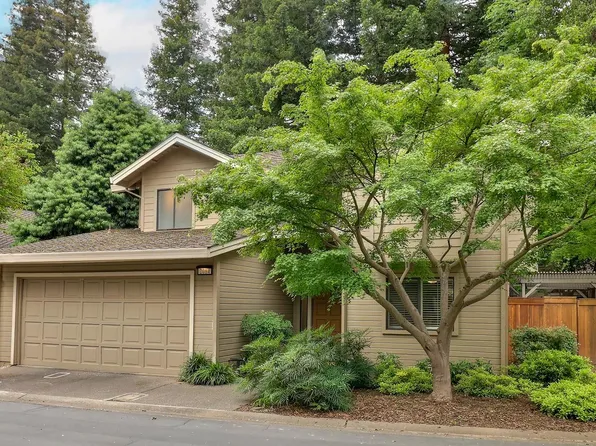 2084 University Park Dr, Sacramento, CA 95825