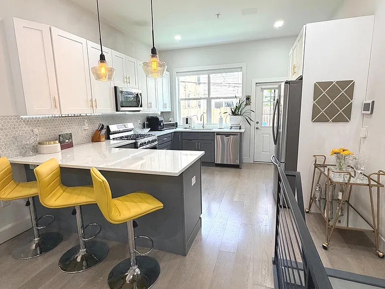 2239 Tasker St — Photo 9
