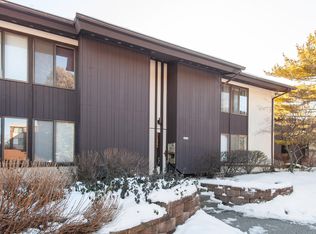 2210 W Good Hope Rd UNIT 20, Glendale, WI 53209