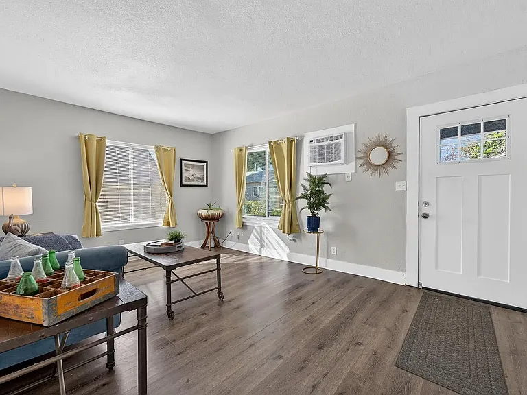 815 Oak St — Photo 4