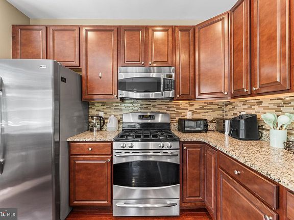 3rd image of 135 Winterberry Way