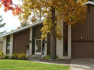 1938 Winchester Rd, Lyndhurst, OH 44124