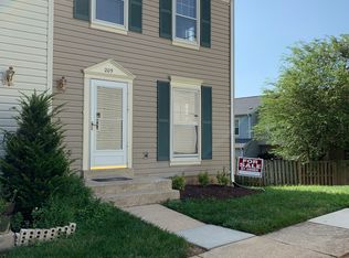 205 Sherwood Ct, Sterling, VA 20164