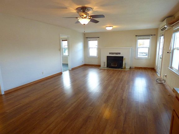 4th image of 311 Lawrence Ln