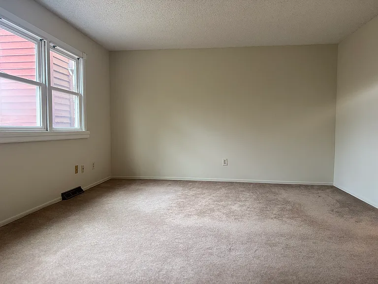 92 Westchester Dr — Photo 25
