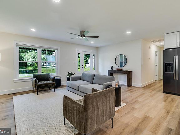 3rd image of 9617 Cortland Ln