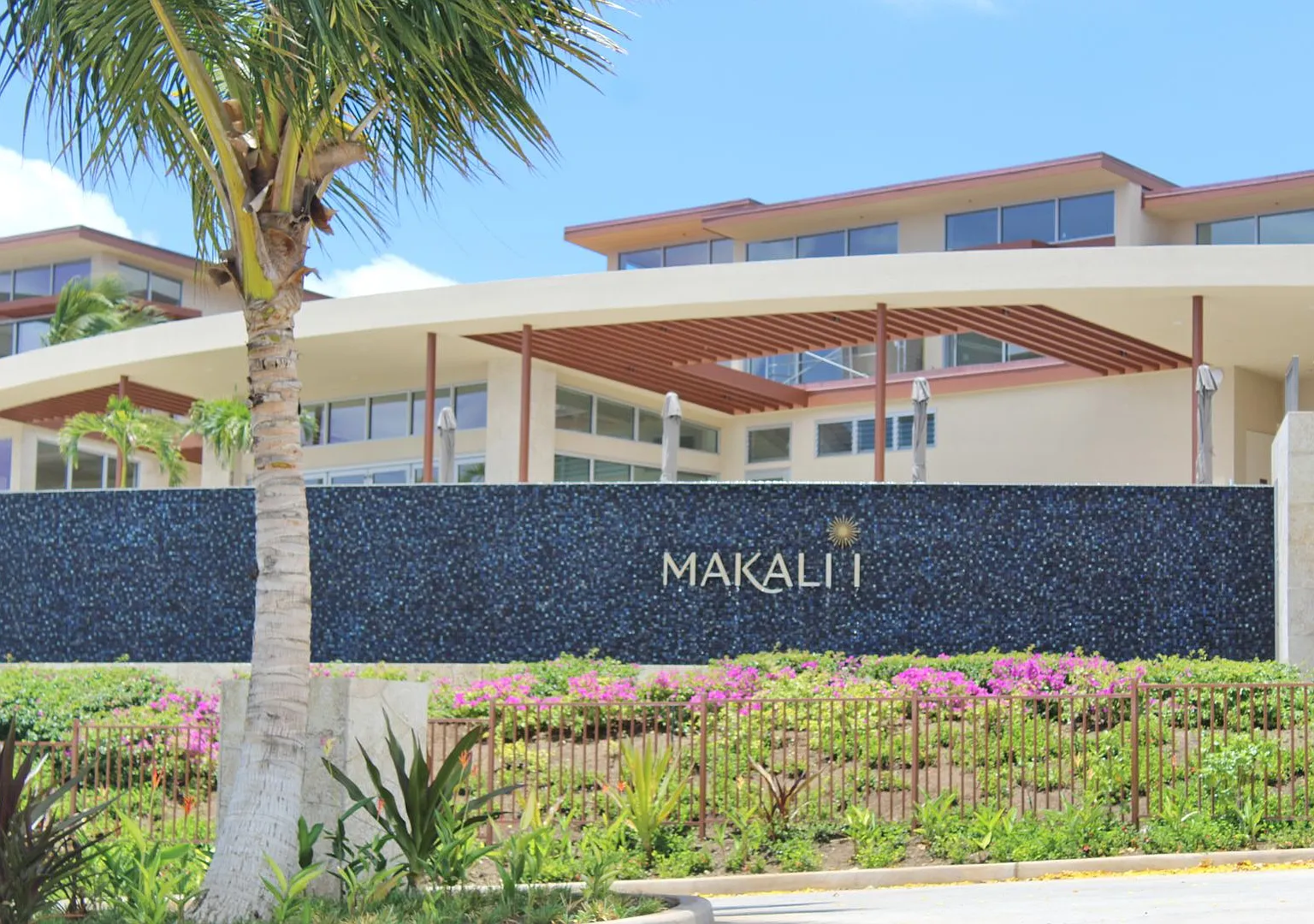 Modern Elegancy at Makali'i in Wailea on the boarder of Makena - Finely Furnished 2 Bedrooms / 2 ... — Photo 2