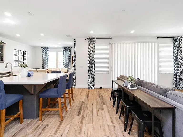 308 Meridian Ave — Photo 4
