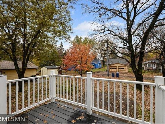 3rd image of 823 9th Ave SE