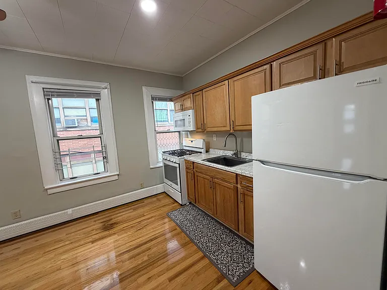 212 Plainfield Ave #2 — Photo 6