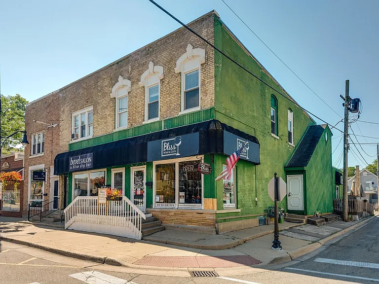 201 S Main St #4 — Photo 1