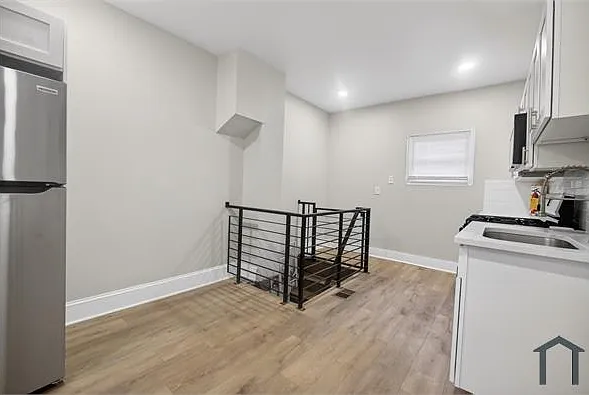 5437 Webster St — Photo 3