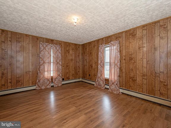3rd image of 19 Walnut St