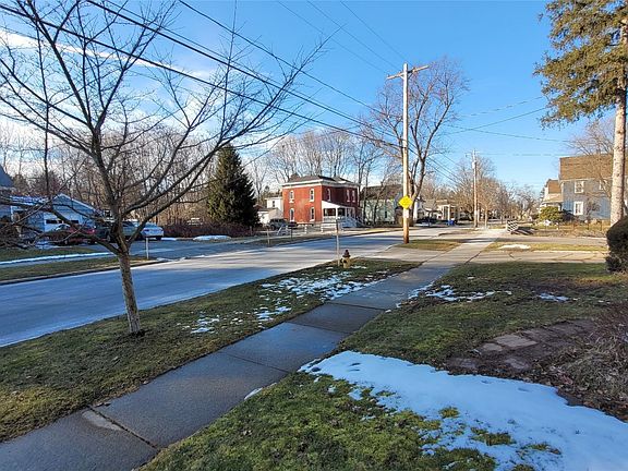 2nd image of 44 Hamlin St